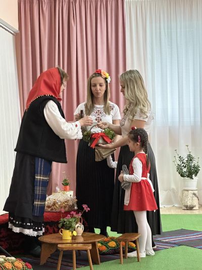 Отбелязване на Бабинден в ДГ№15"Звънче" 1