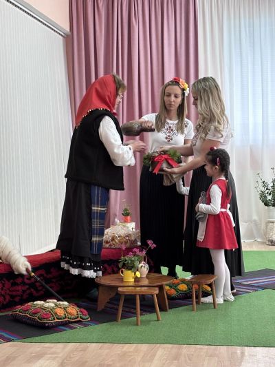 Отбелязване на Бабинден в ДГ№15"Звънче" 4